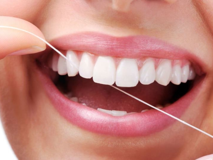 Здоровые десны и зубы